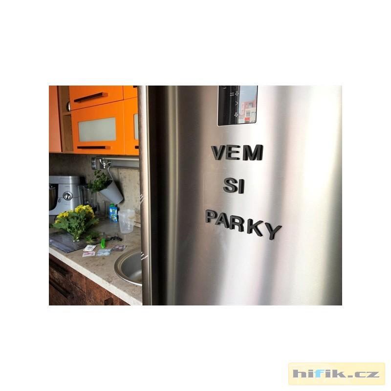 Magnetická písmena na lednici