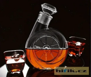 Láhev , dekanter na alkohol ve tvaru turba
